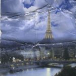 This is a postcard with a color photograph of the Eiffel Tower in Paris, France.