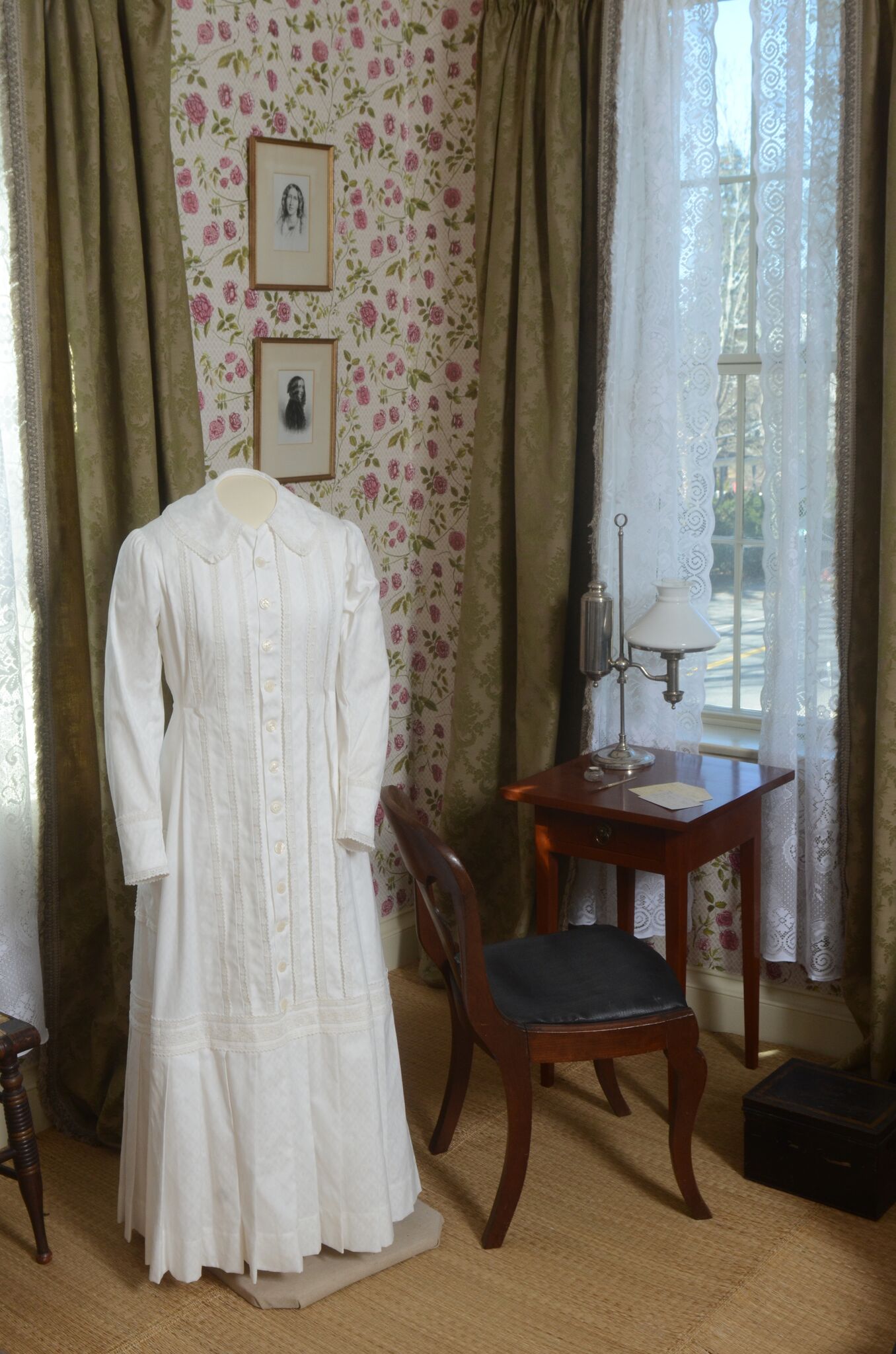 Emily Dickinson’s White Dress Emily Dickinson Museum
