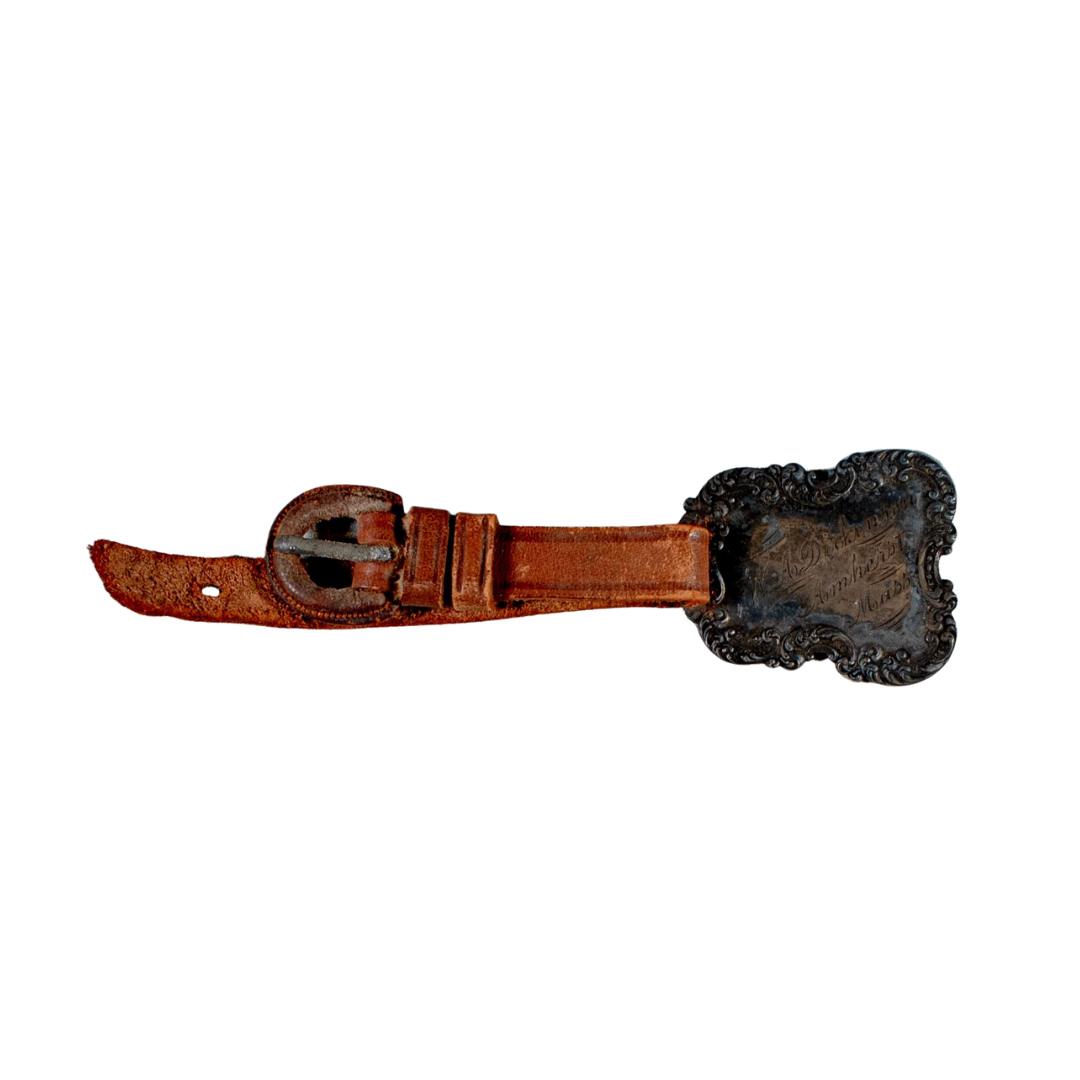 Leather luggage tag with engraving.